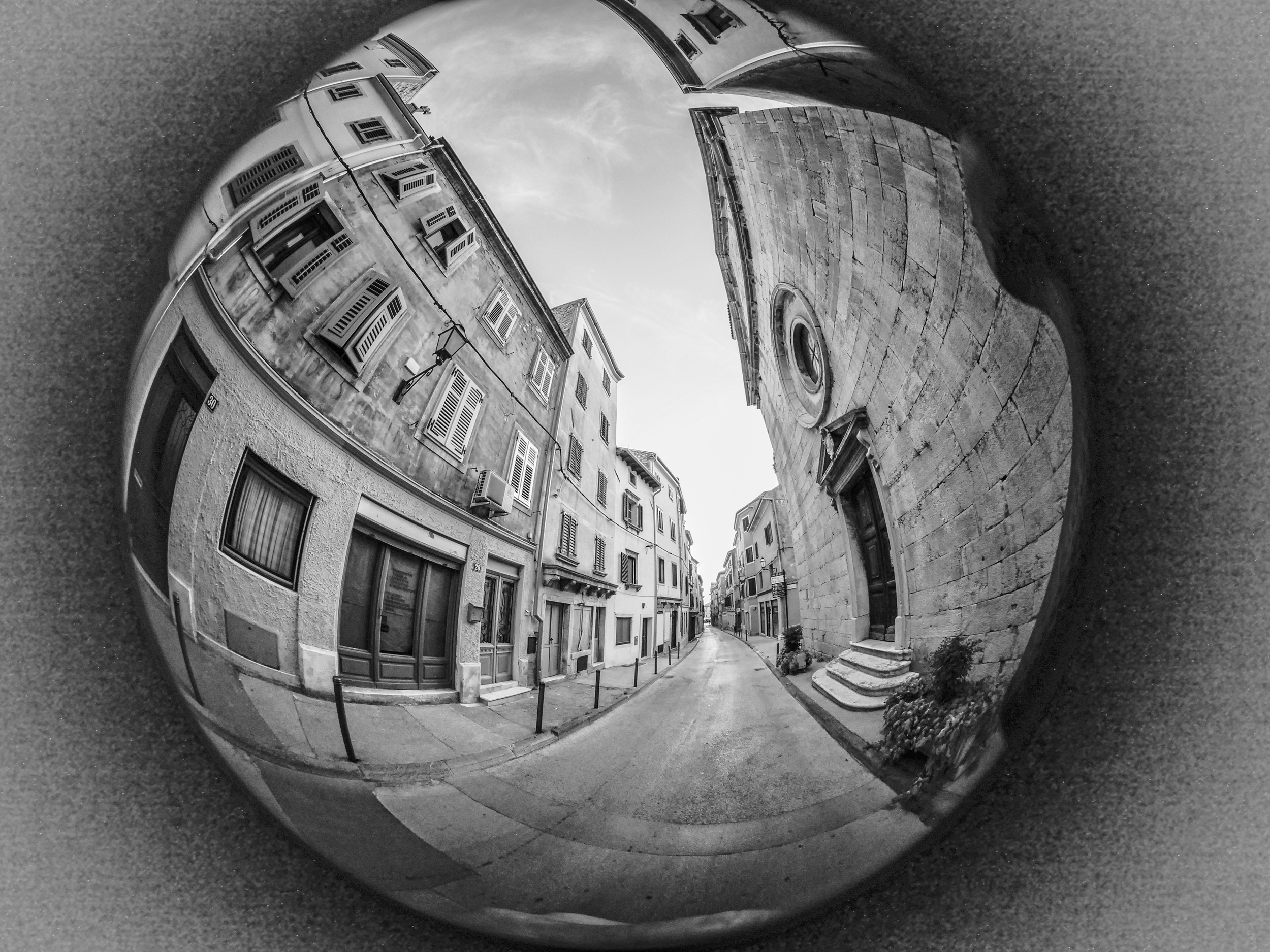 Die Gassen von Vodnjan (Dignano) in Istrien, in Anlehnung an den genialen M.C.Escher
